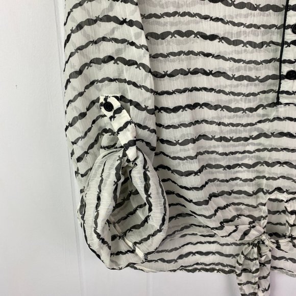 {Free in bundle 💸🎁} American Rag Cie | L. Sheer Mustache Printed Top - Picture 3 of 6